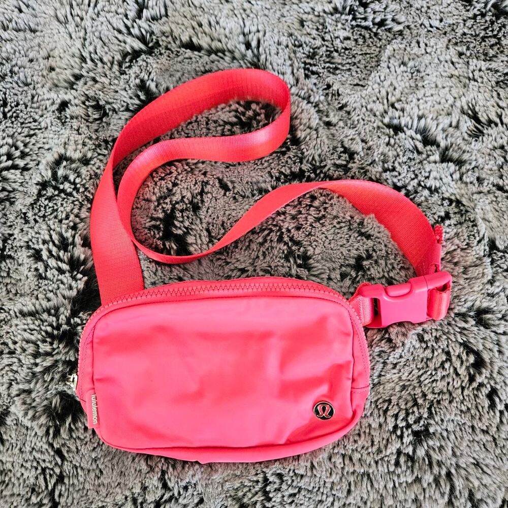 Lululemon Everywhere Belt Bag 1L Bright Pink Belt Bag